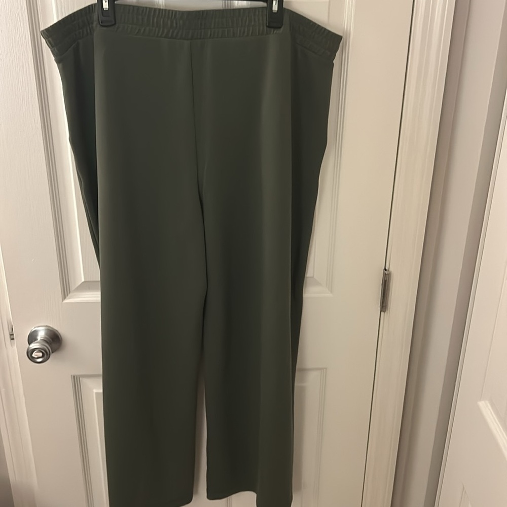2X Green soft and comfy lounge pants. EUC - Picture 6 of 6